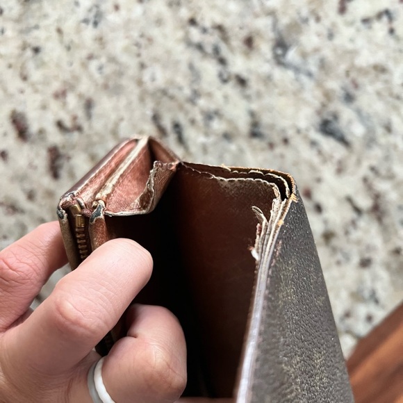 Louis Vuitton Wallet - Picture 8 of 9